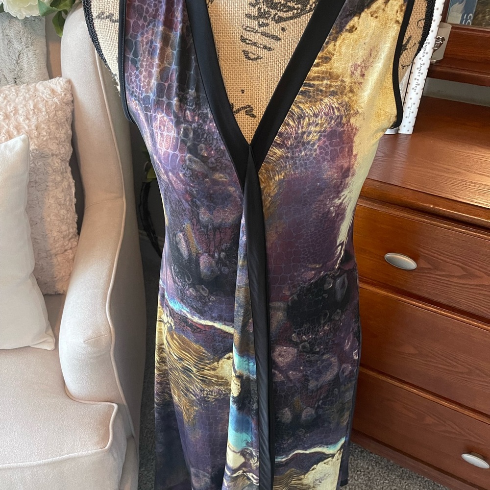 Monroe and Main ladies midi length dress. Scarf like hemline. NWOT - Picture 3 of 9